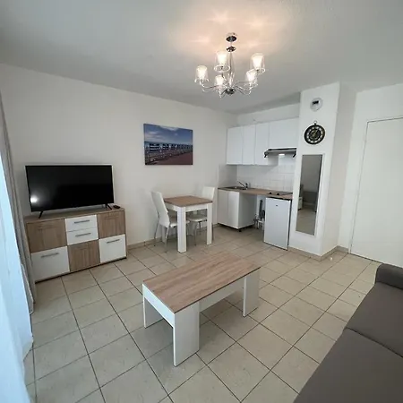 Sunny With Terrace דירה *