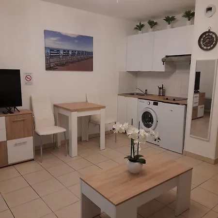 Sunny With Terrace דירה *