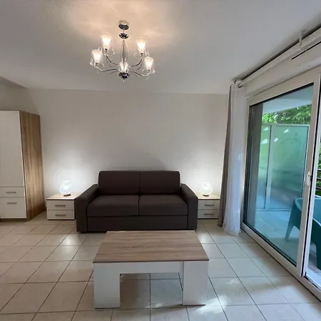 דירה Sunny With Terrace ניס