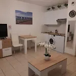 Sunny With Terrace Apartment *